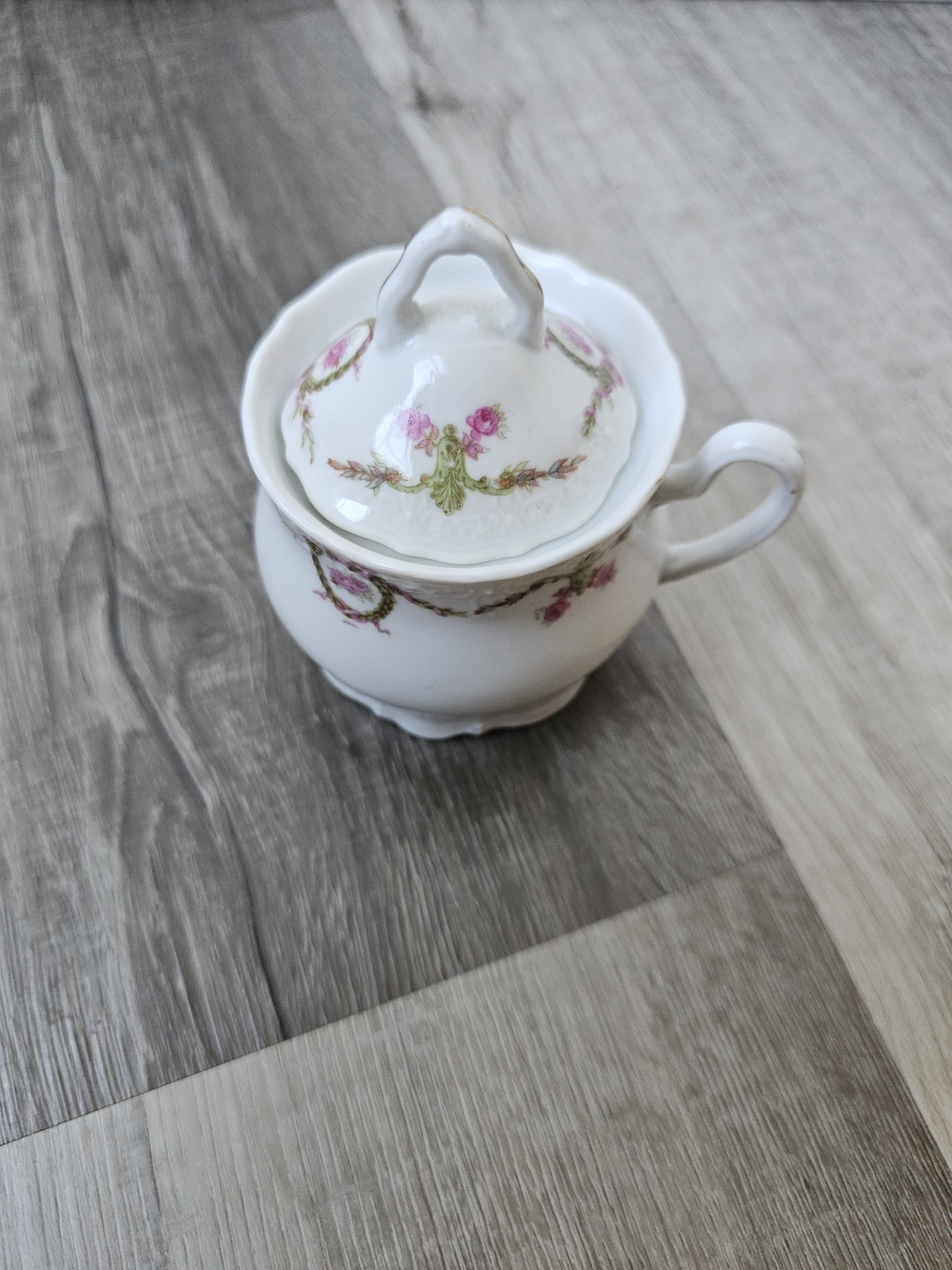 Porcelain Covered Sugar Bowl with Pink Rose Garland - Picture 14 of 16